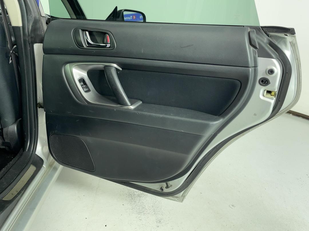 Photo '19' of Subaru Legacy