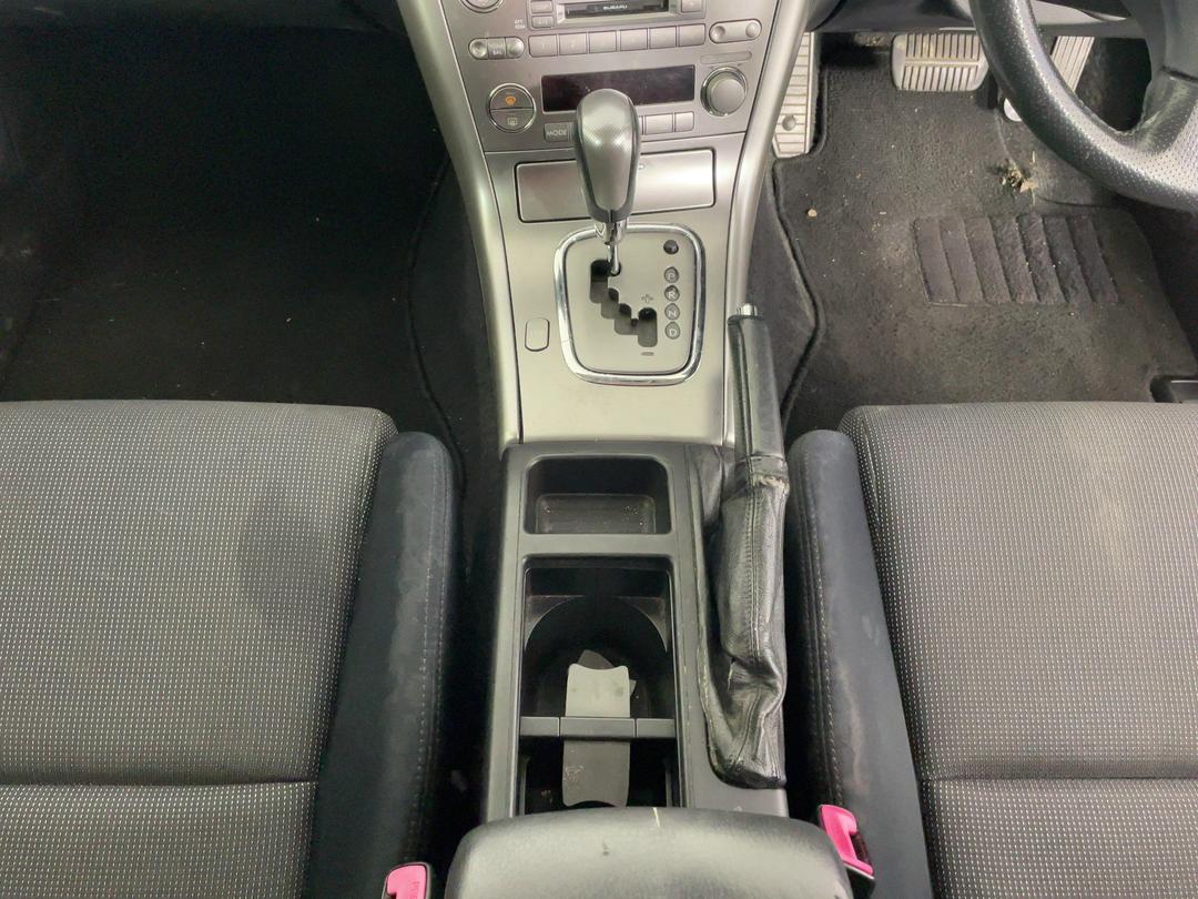 Photo '18' of Subaru Legacy