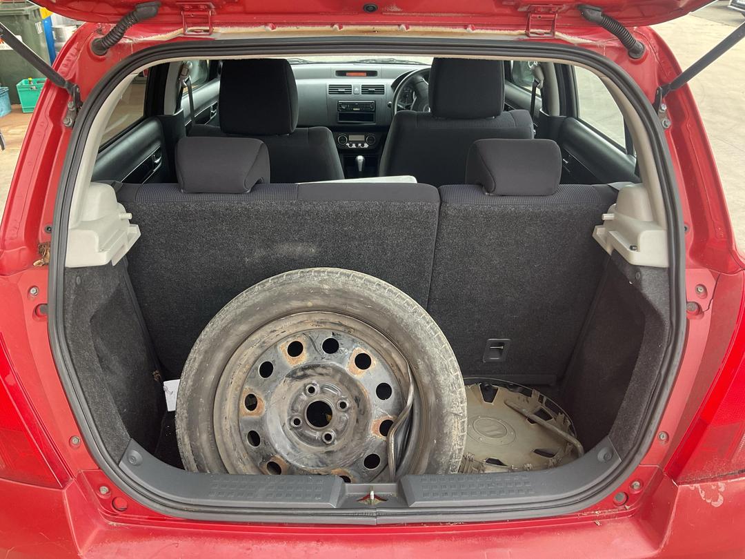 Photo '12' of Suzuki Swift