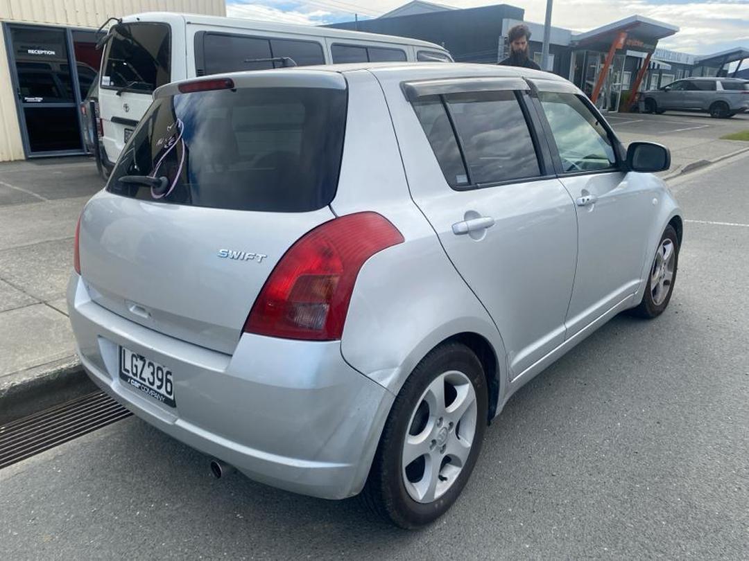 Photo '4' of Suzuki Swift