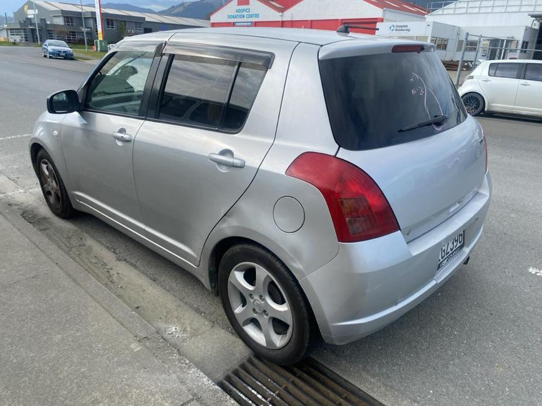 Photo '5' of Suzuki Swift