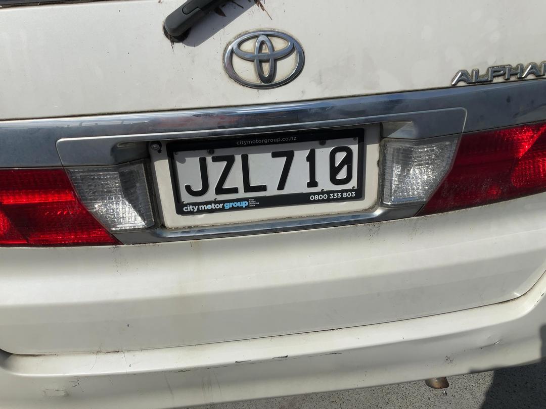 Photo '18' of Toyota Alphard