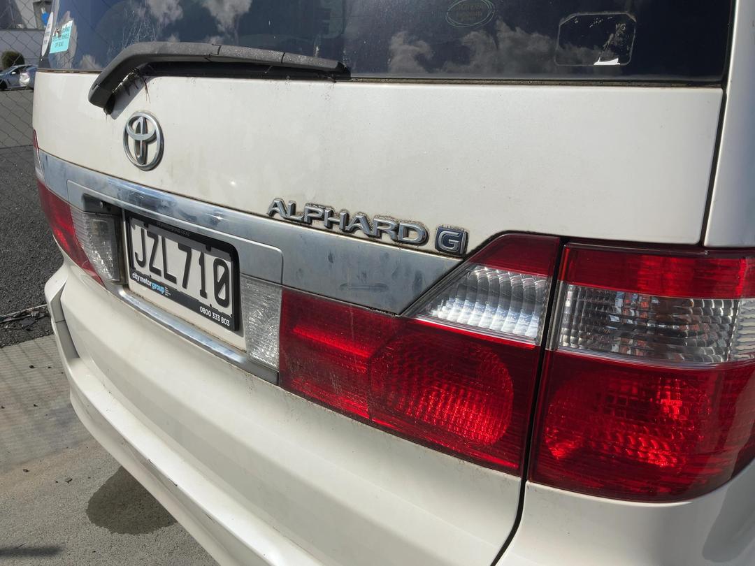 Photo '30' of Toyota Alphard