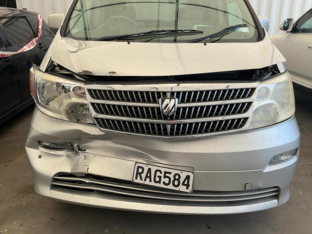 Photo '2' of Toyota Alphard G Photo '2' of Toyota Alphard G