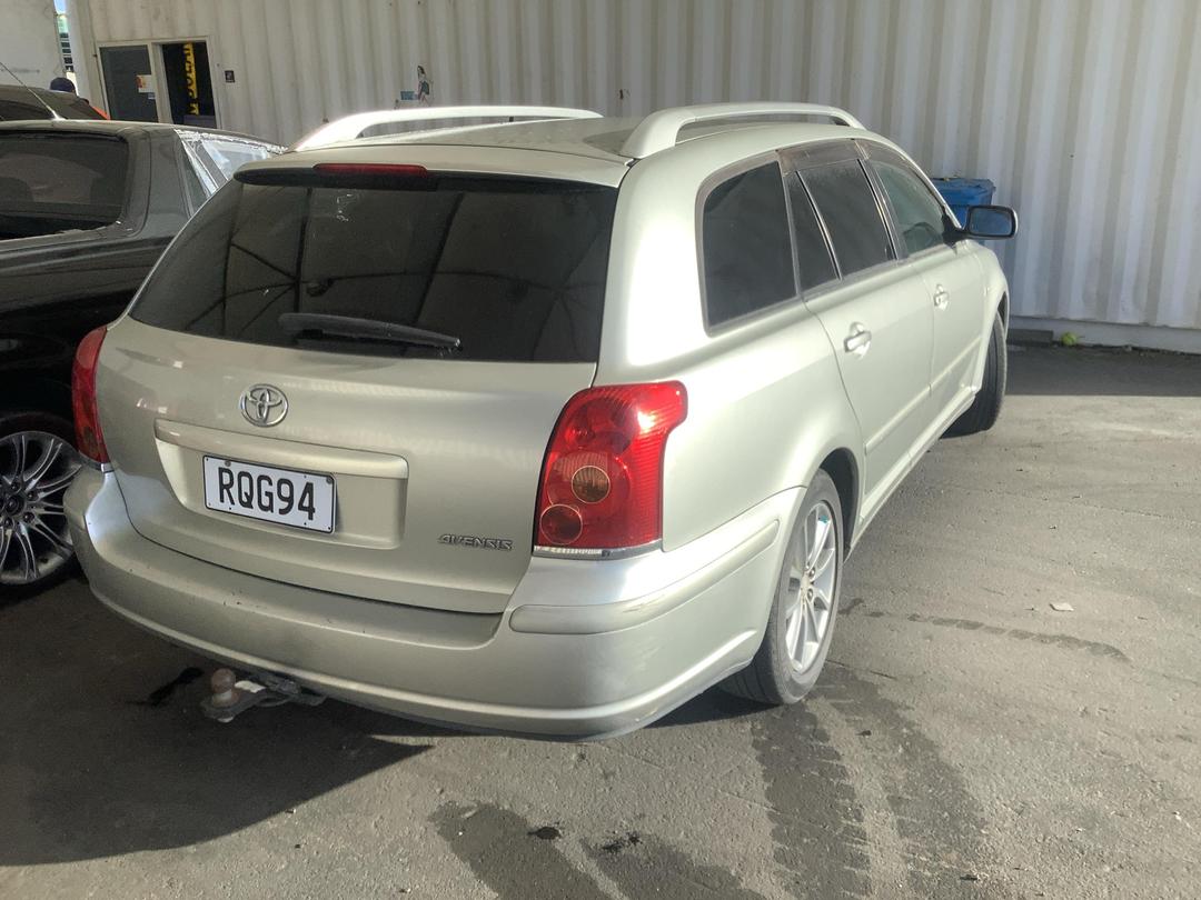 Photo '4' of Toyota Avensis