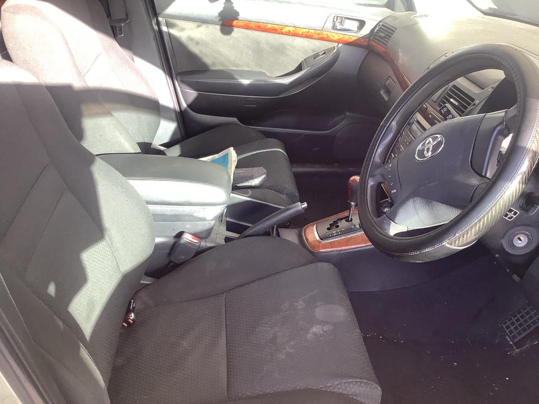 Photo '10' of Toyota Avensis