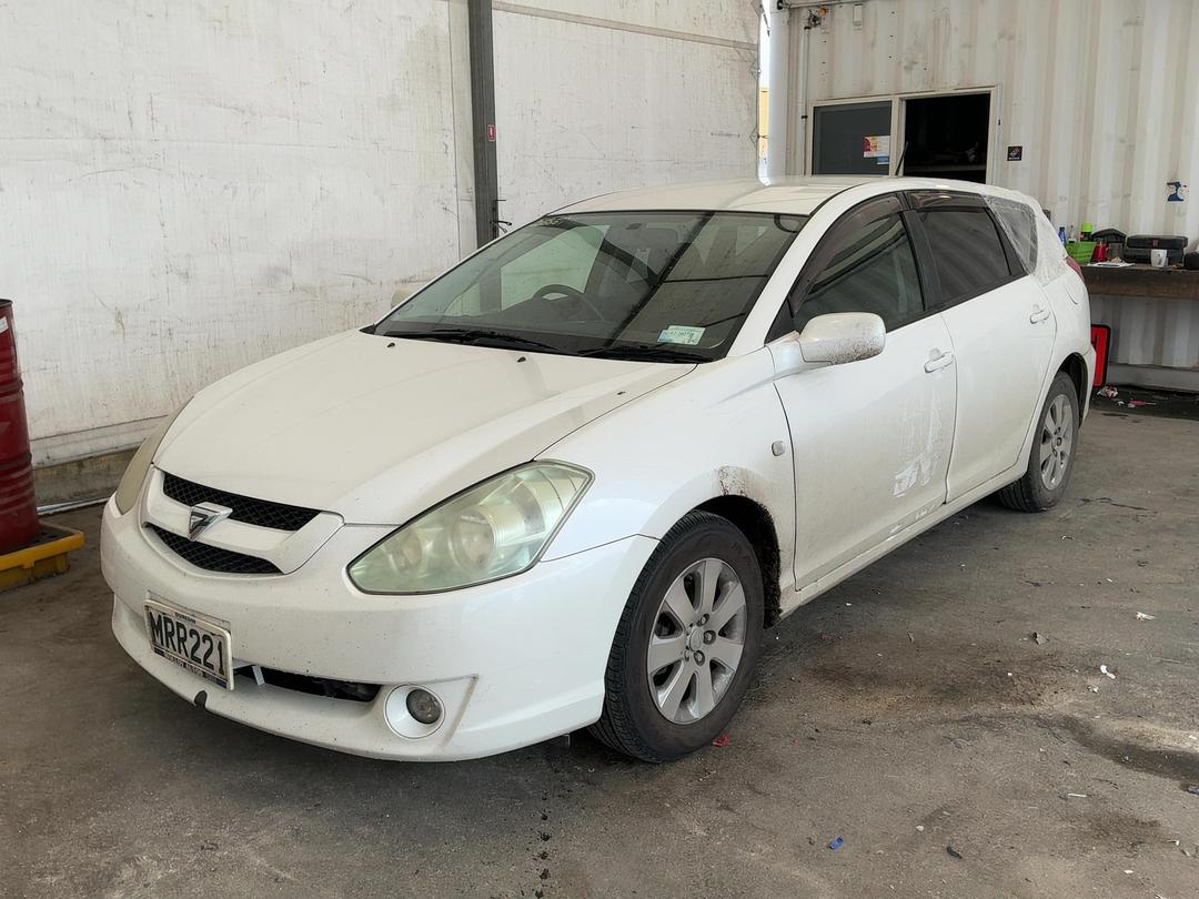 Photo '2' of Toyota Caldina Photo '2' of Toyota Caldina