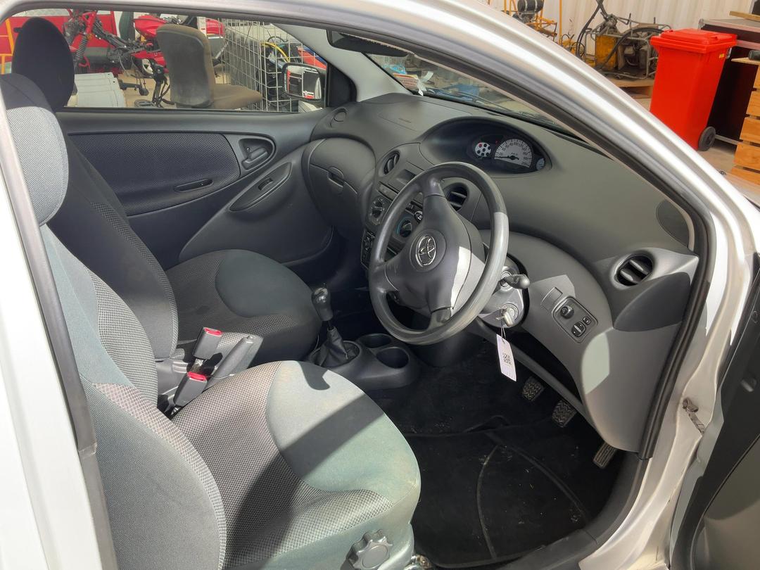 Photo '16' of Toyota Echo Photo '16' of Toyota Echo