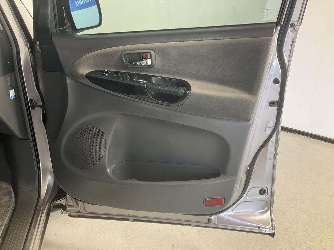 Photo '13' of Toyota Estima