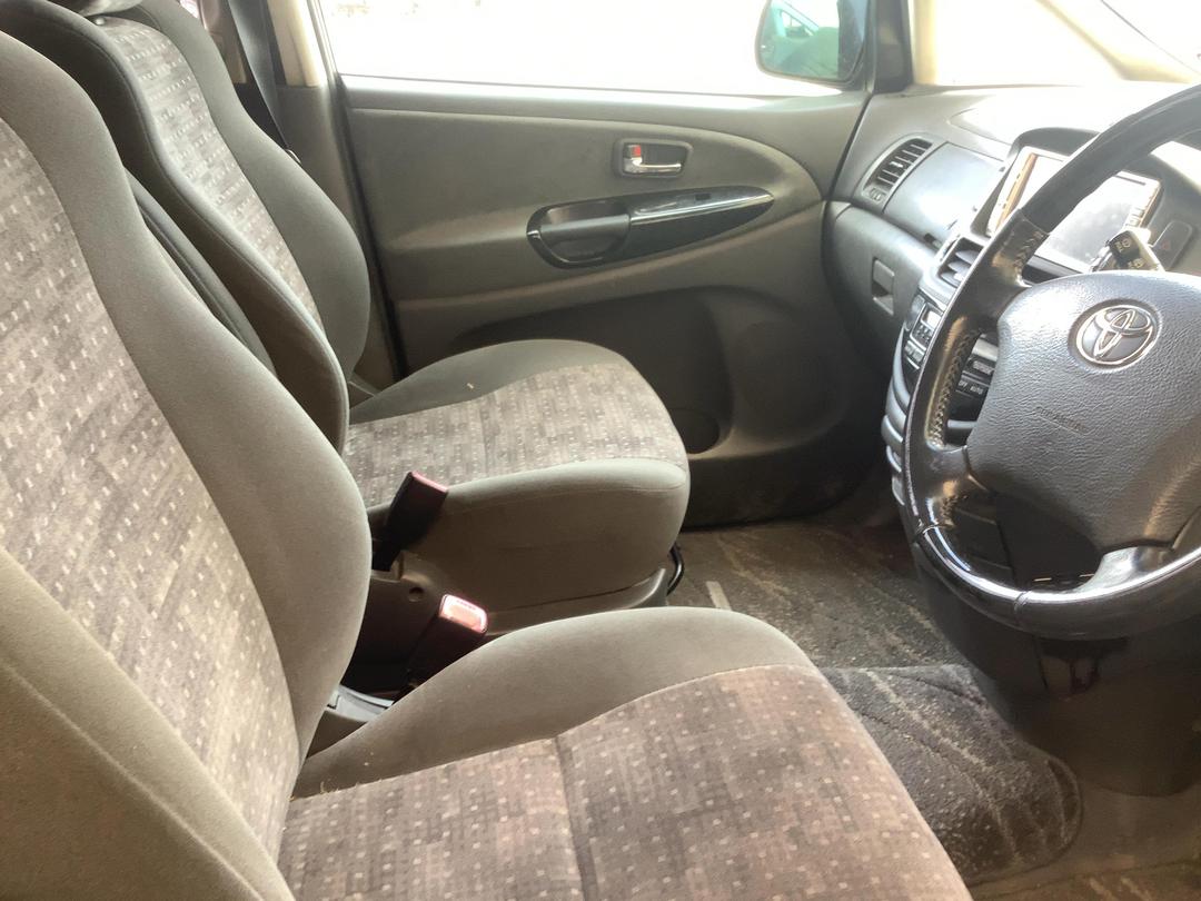 Photo '18' of Toyota Estima