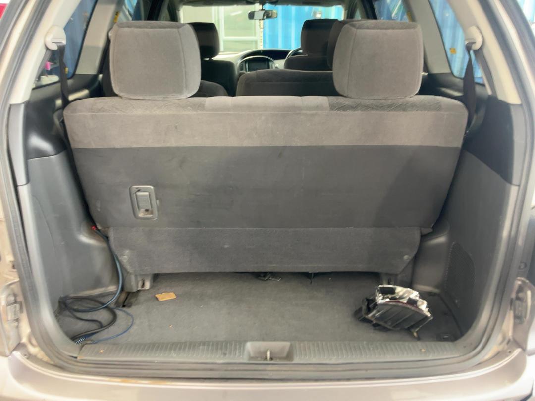 Photo '7' of Toyota Estima T Photo '7' of Toyota Estima T