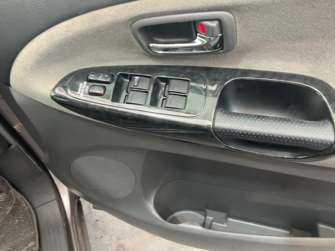 Photo '9' of Toyota Estima T Photo '9' of Toyota Estima T