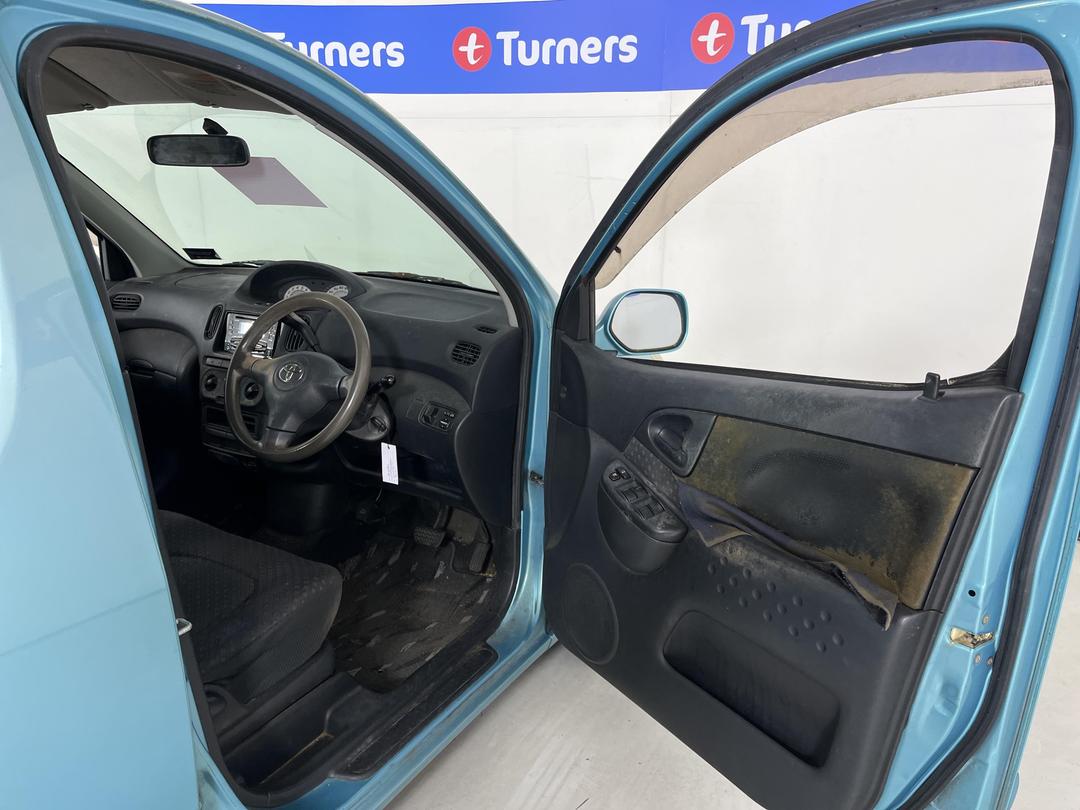 Photo '13' of Toyota Funcargo