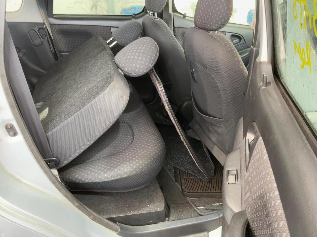 Photo '15' of Toyota Funcargo Photo '15' of Toyota Funcargo