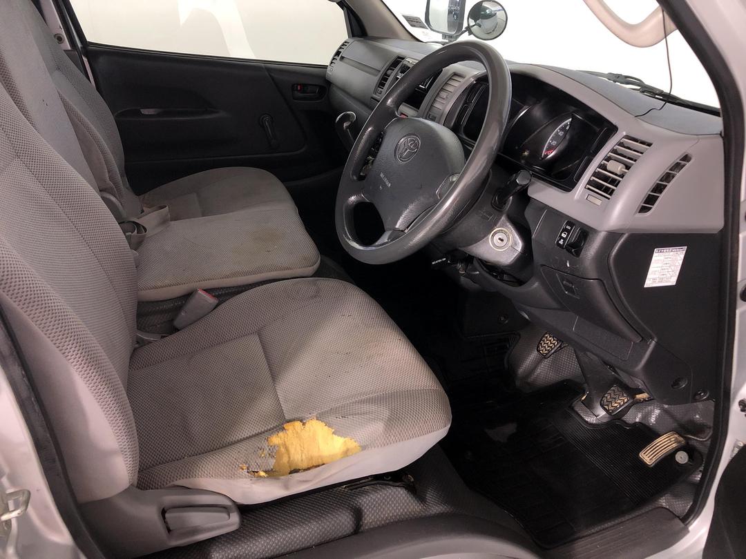 Photo '16' of Toyota Hiace