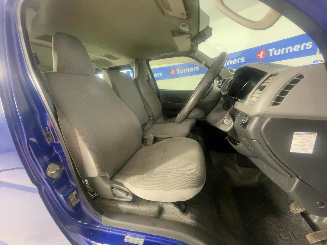 Photo '16' of Toyota Hiace