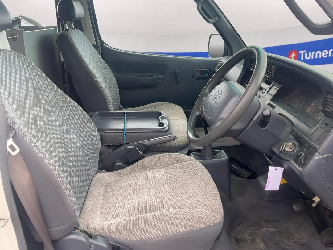 Photo '16' of Toyota Hiace