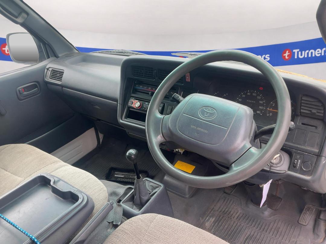 Photo '17' of Toyota Hiace