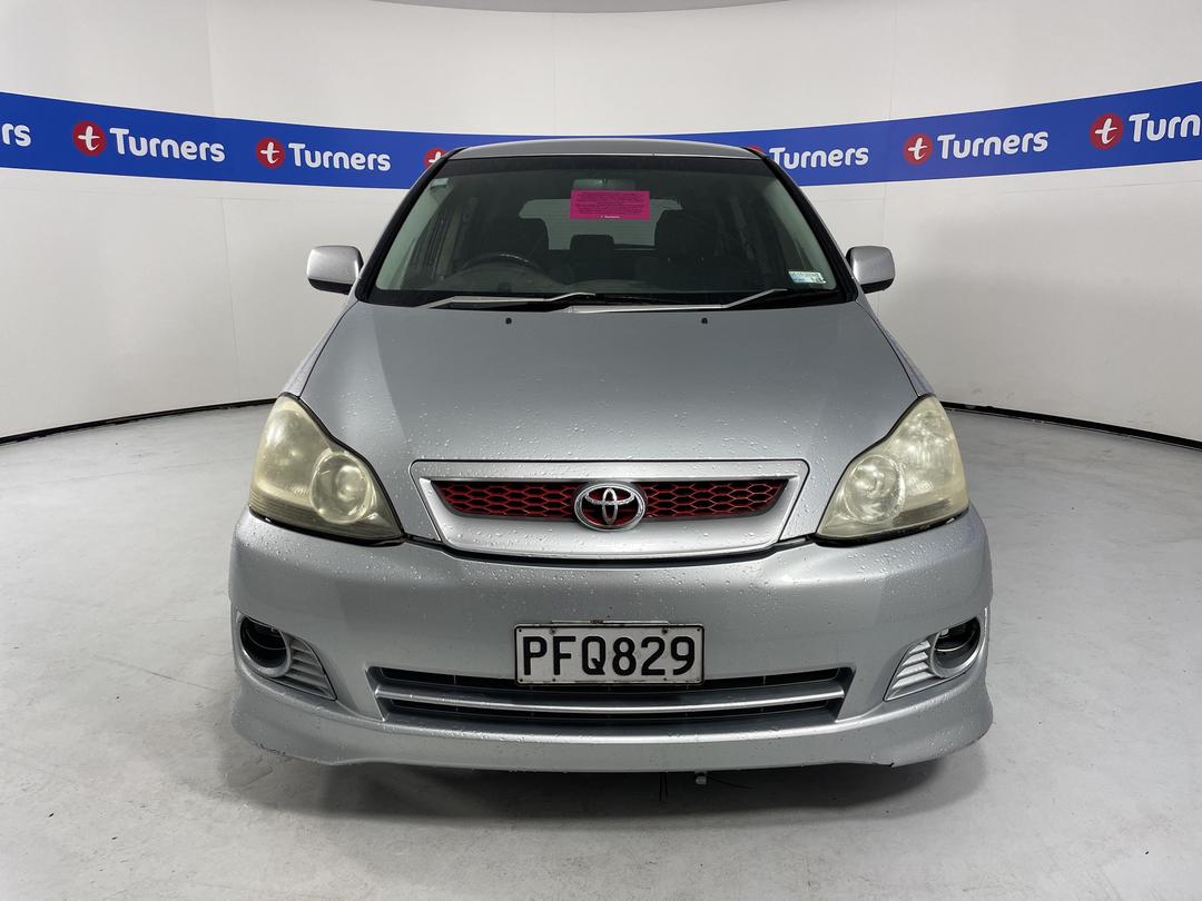 Photo '2' of Toyota Ipsum 2.4L