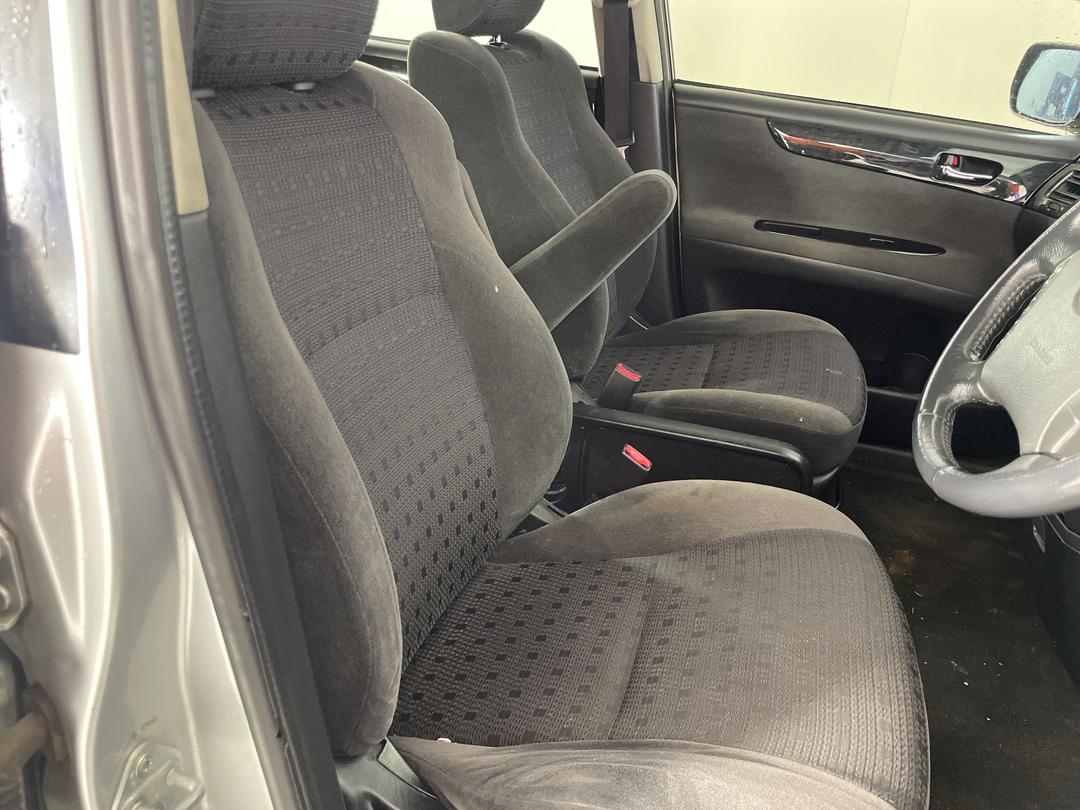 Photo '14' of Toyota Ipsum 2.4L