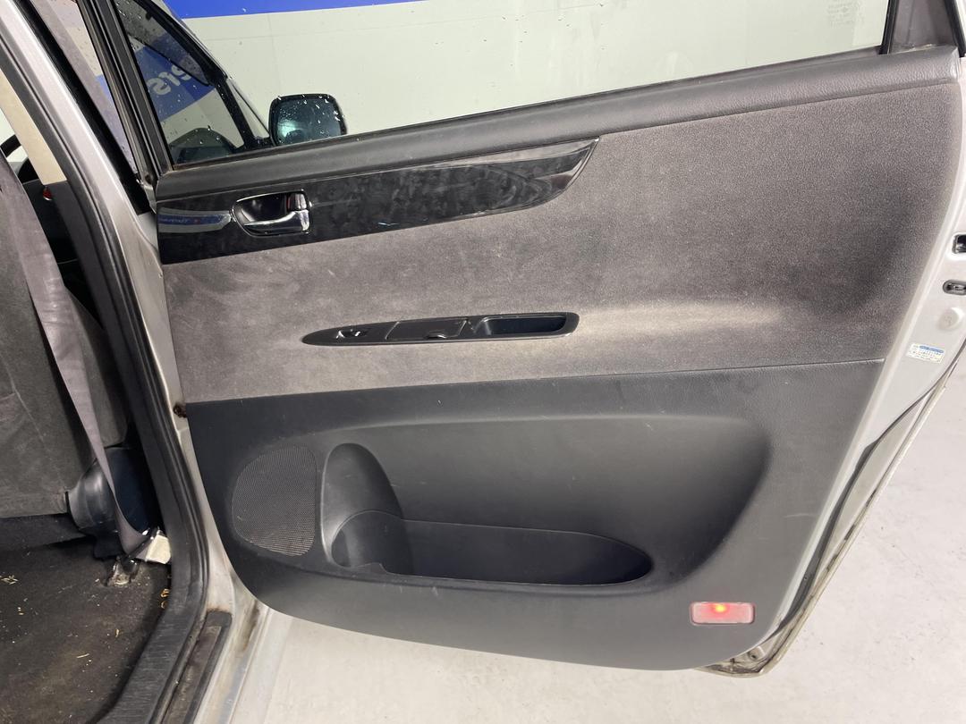 Photo '17' of Toyota Ipsum 2.4L