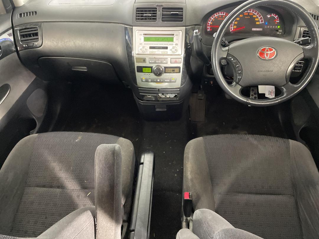 Photo '16' of Toyota Ipsum 2.4L