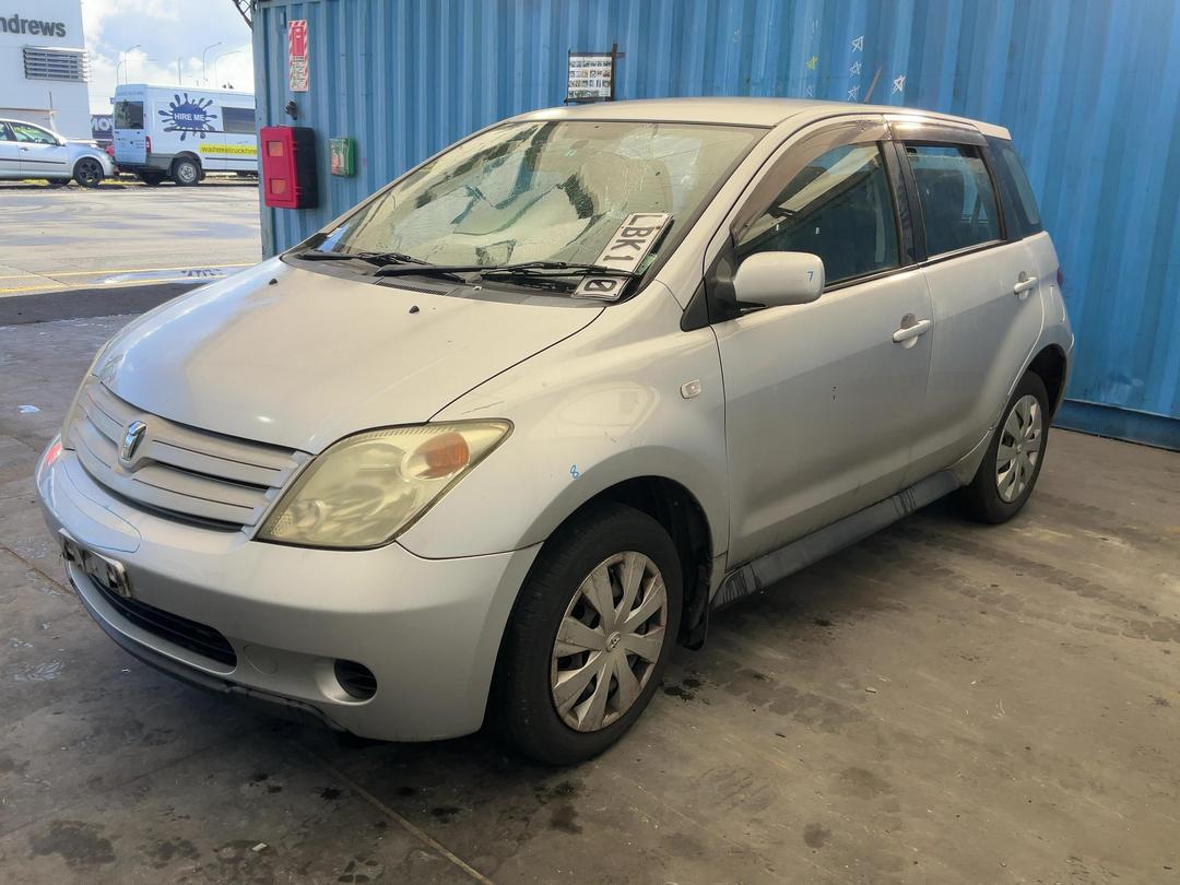 Photo '3' of Toyota IST Photo '3' of Toyota IST