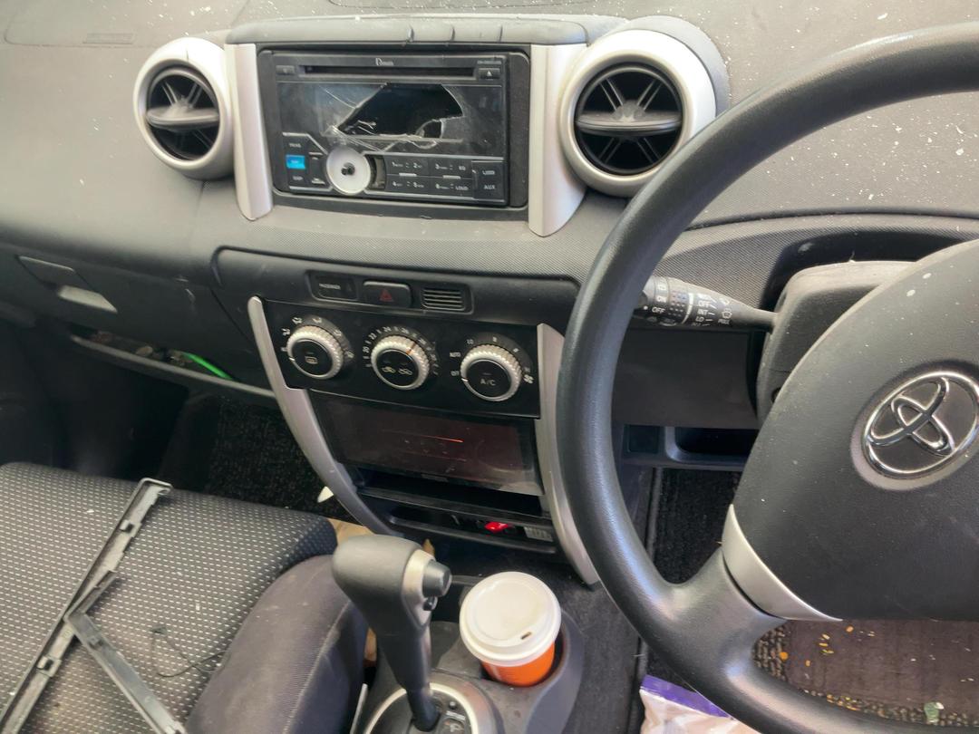 Photo '10' of Toyota IST Photo '10' of Toyota IST