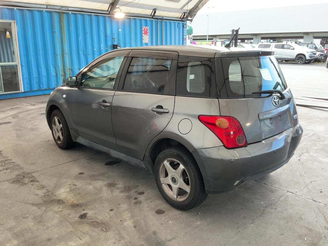 Photo '10' of Toyota IST Photo '10' of Toyota IST