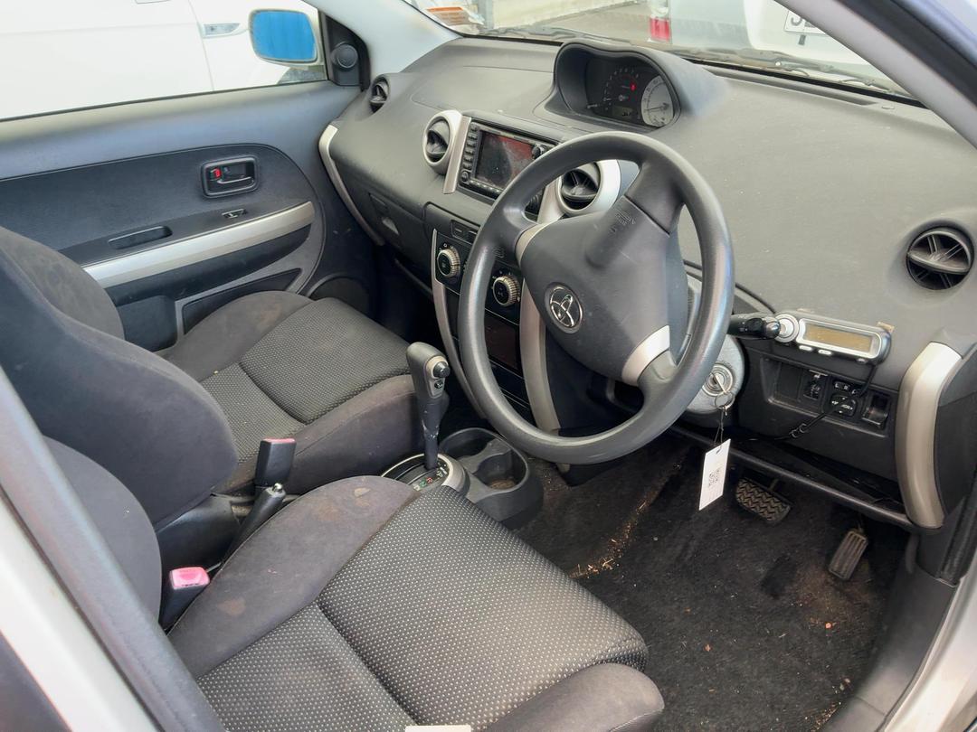 Photo '8' of Toyota IST