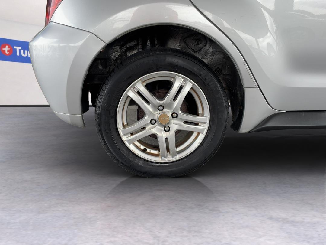 Photo '12' of Toyota IST