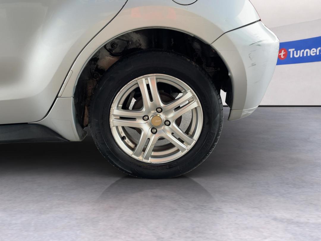 Photo '11' of Toyota IST