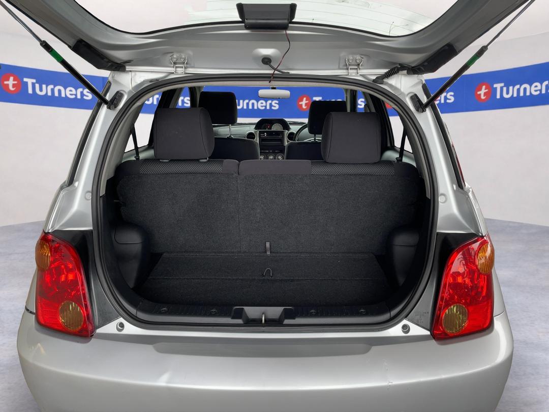 Photo '14' of Toyota IST