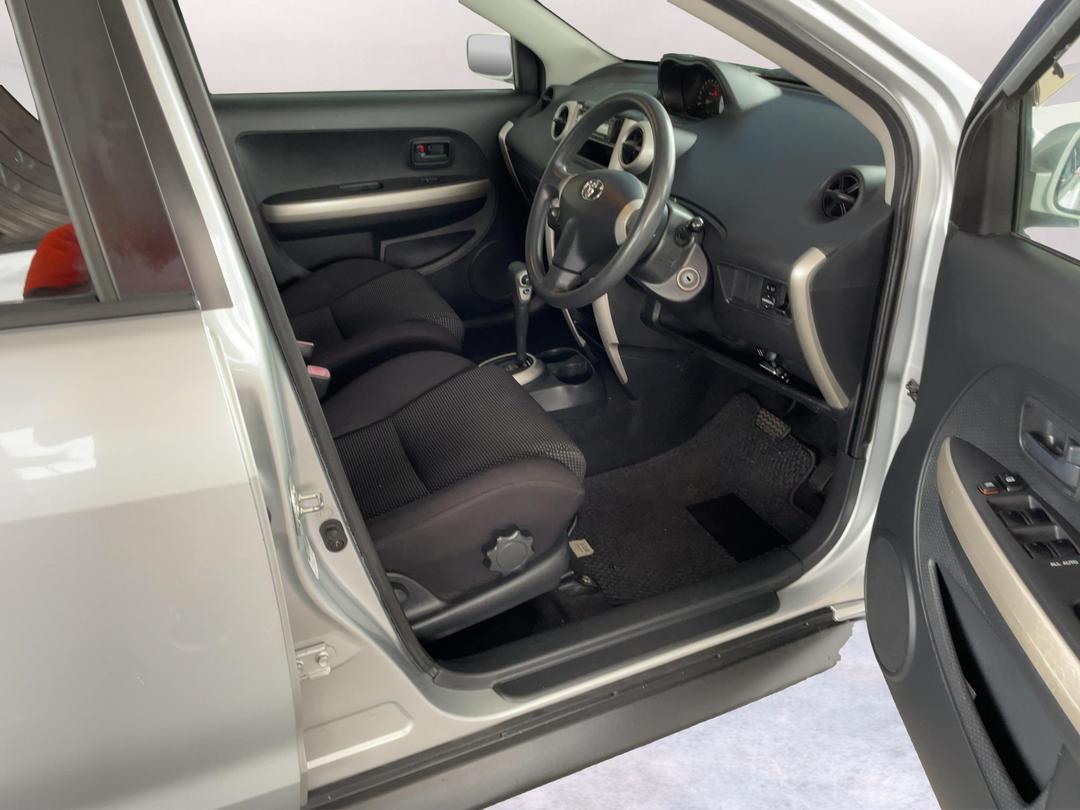 Photo '16' of Toyota IST