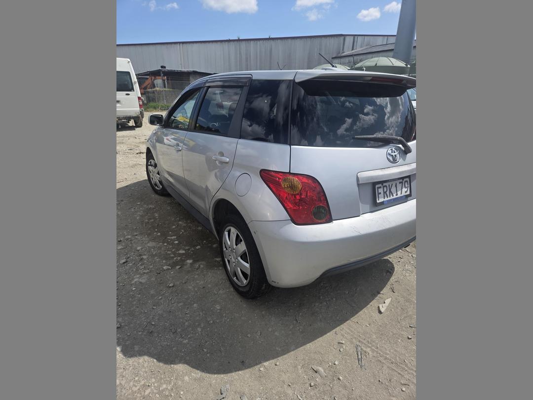 Photo '6' of Toyota IST