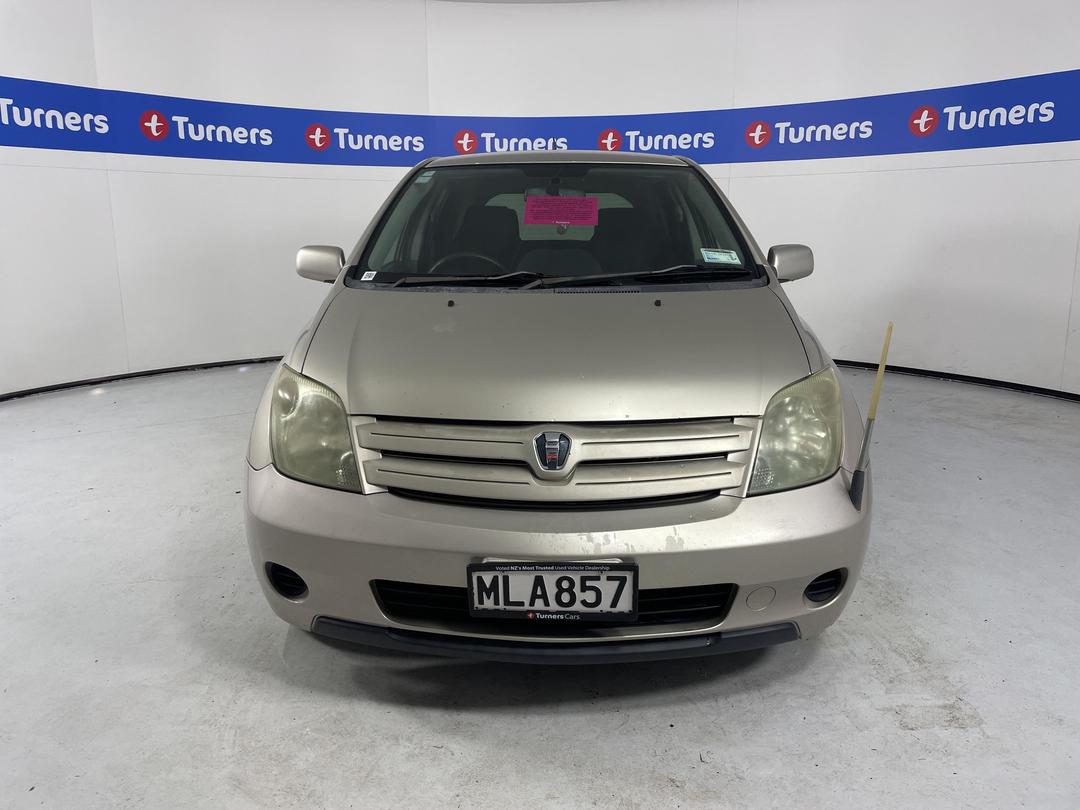 Photo '2' of Toyota IST