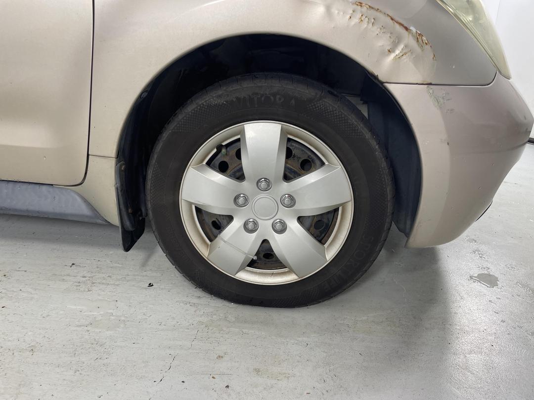 Photo '7' of Toyota IST