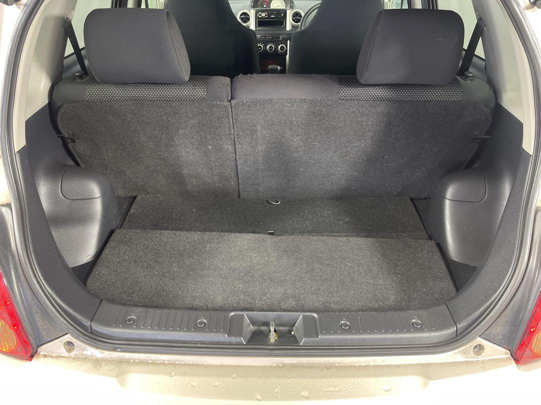 Photo '12' of Toyota IST