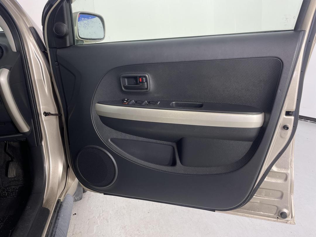 Photo '13' of Toyota IST