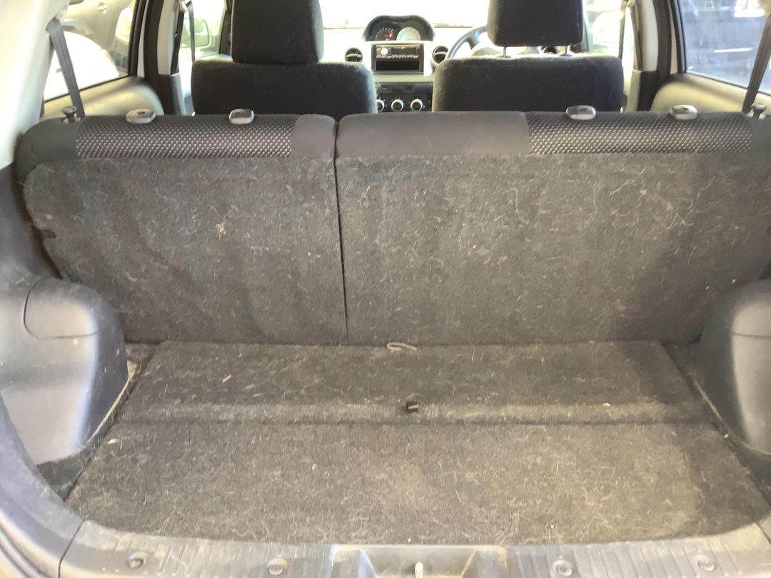 Photo '8' of Toyota IST