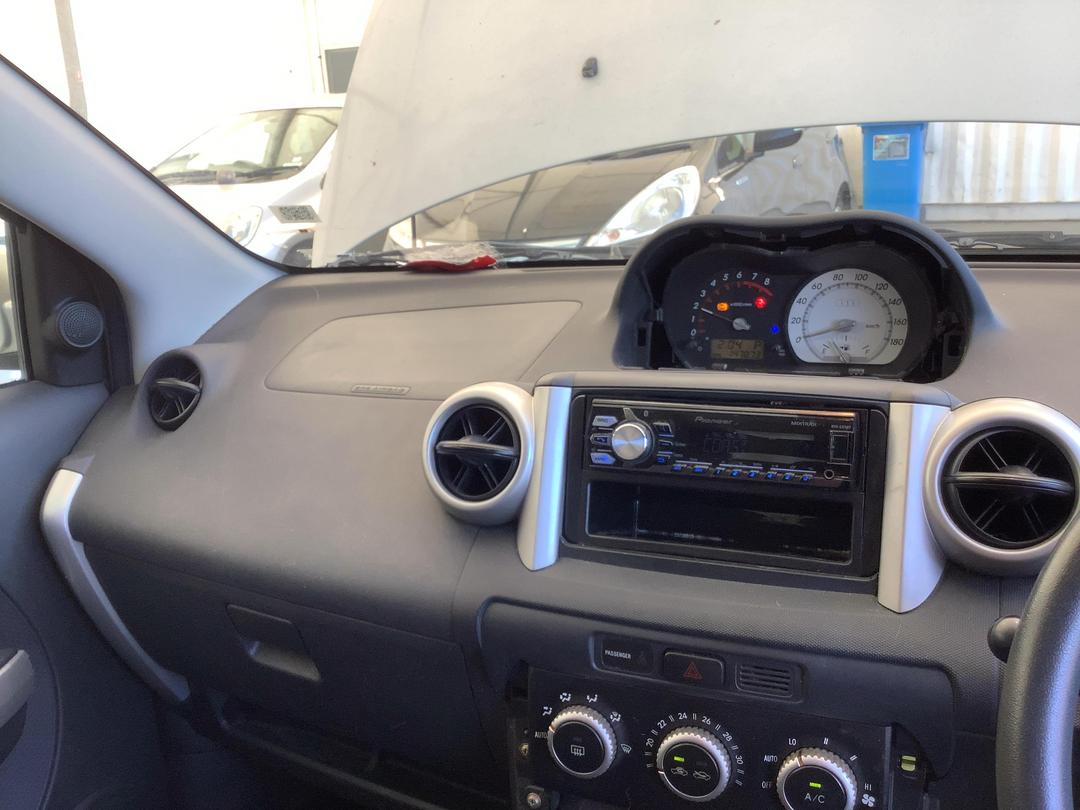 Photo '17' of Toyota IST