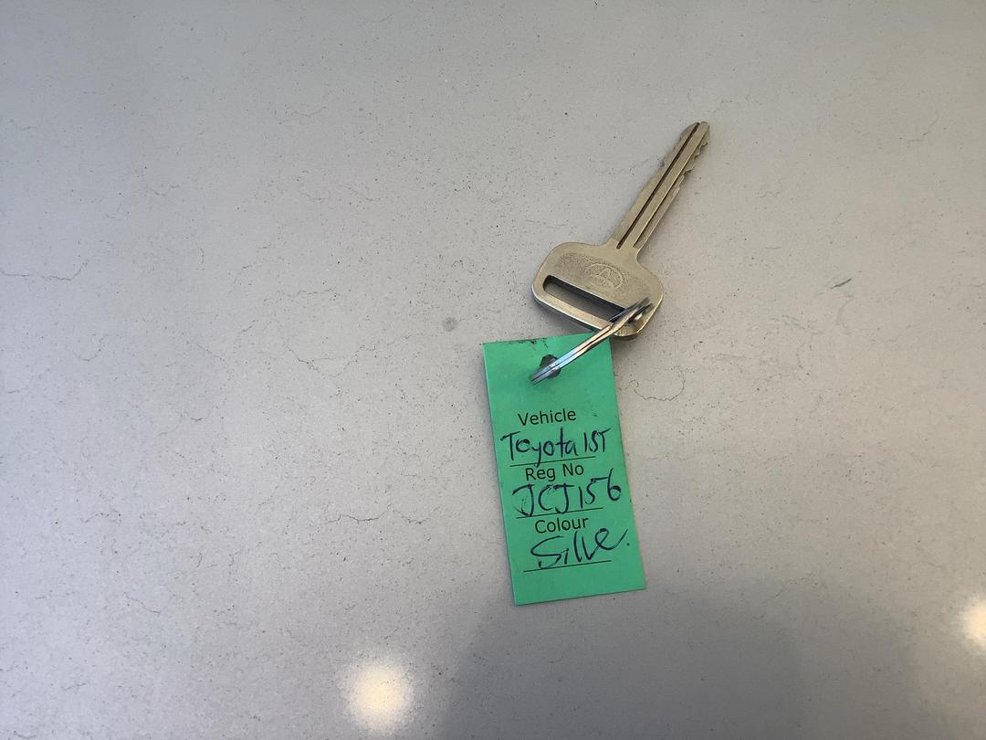 Photo '18' of Toyota IST