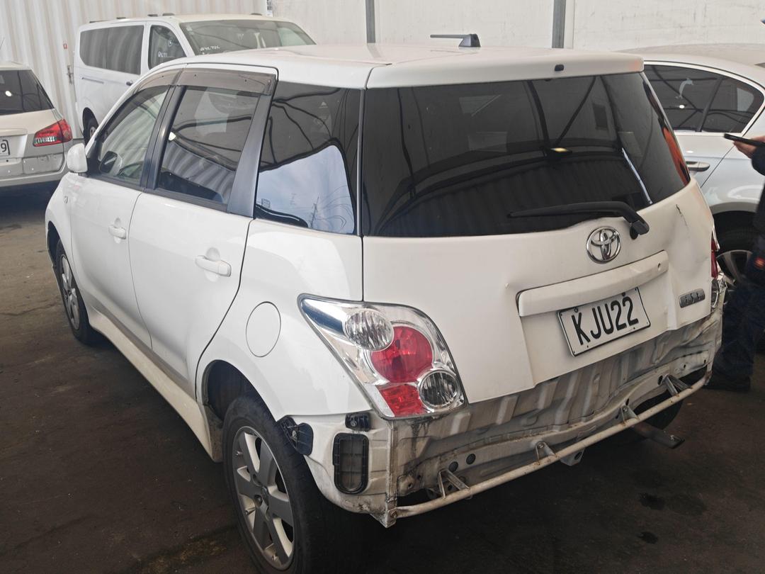 Photo '3' of Toyota IST Photo '3' of Toyota IST