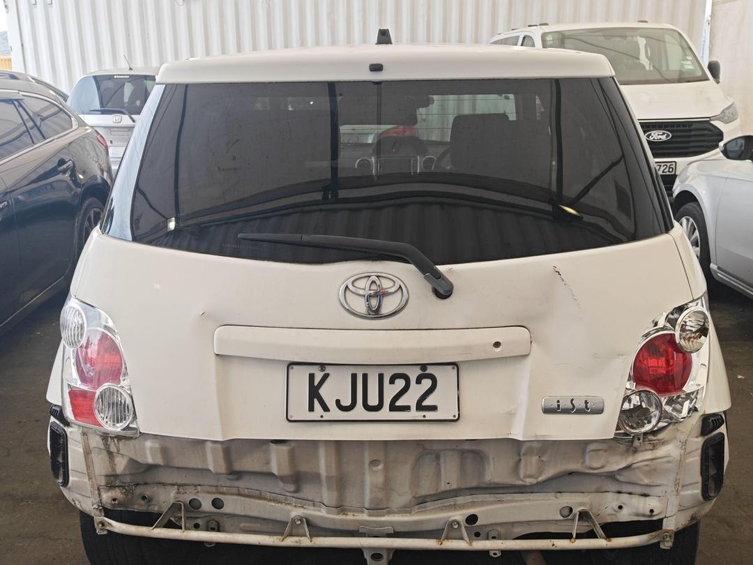 Photo '5' of Toyota IST Photo '5' of Toyota IST
