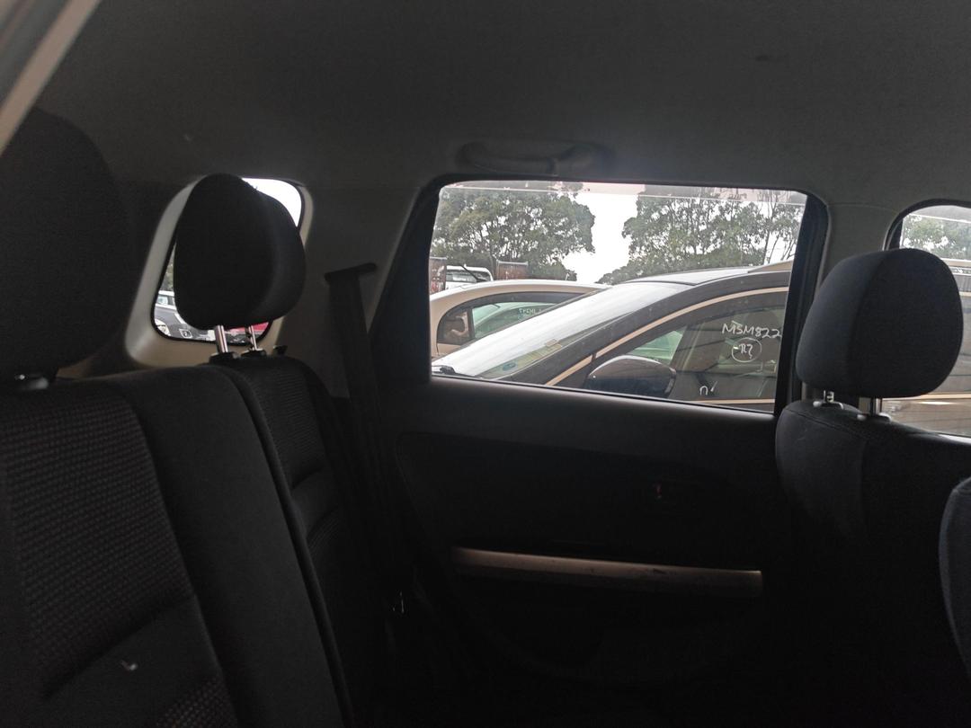 Photo '10' of Toyota IST Photo '10' of Toyota IST