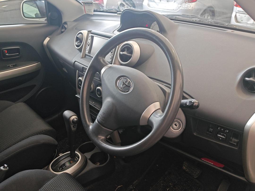 Photo '11' of Toyota IST Photo '11' of Toyota IST