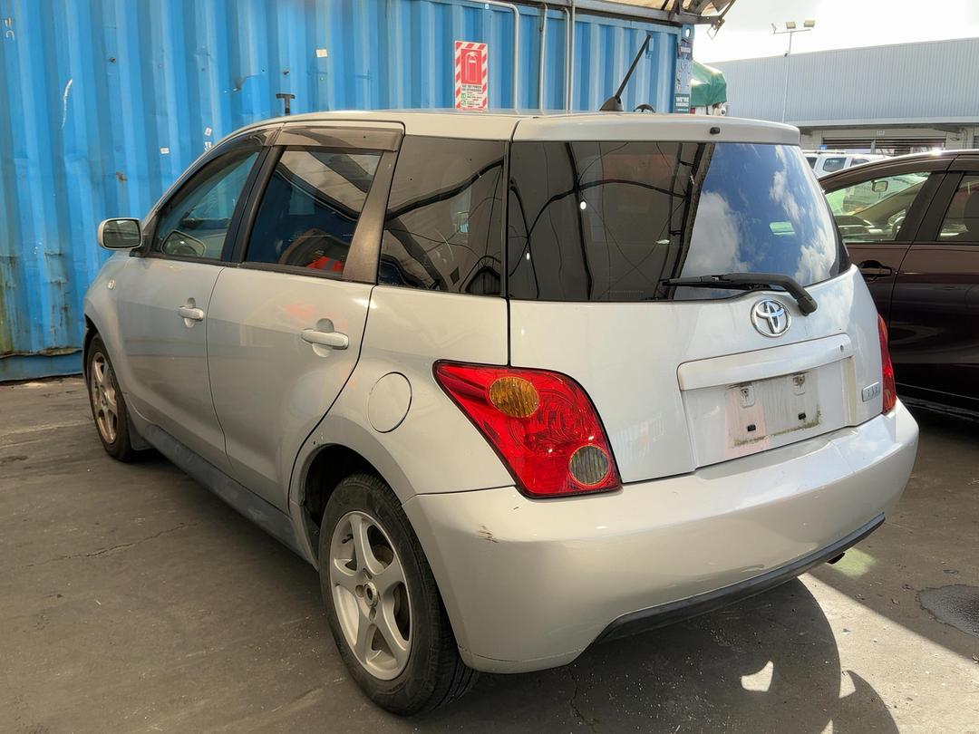 Photo '5' of Toyota IST Photo '5' of Toyota IST