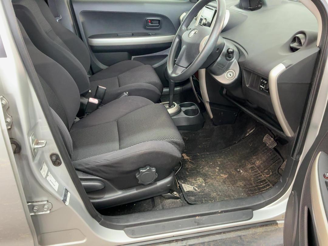 Photo '16' of Toyota IST