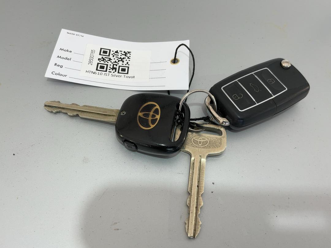 Photo '18' of Toyota IST