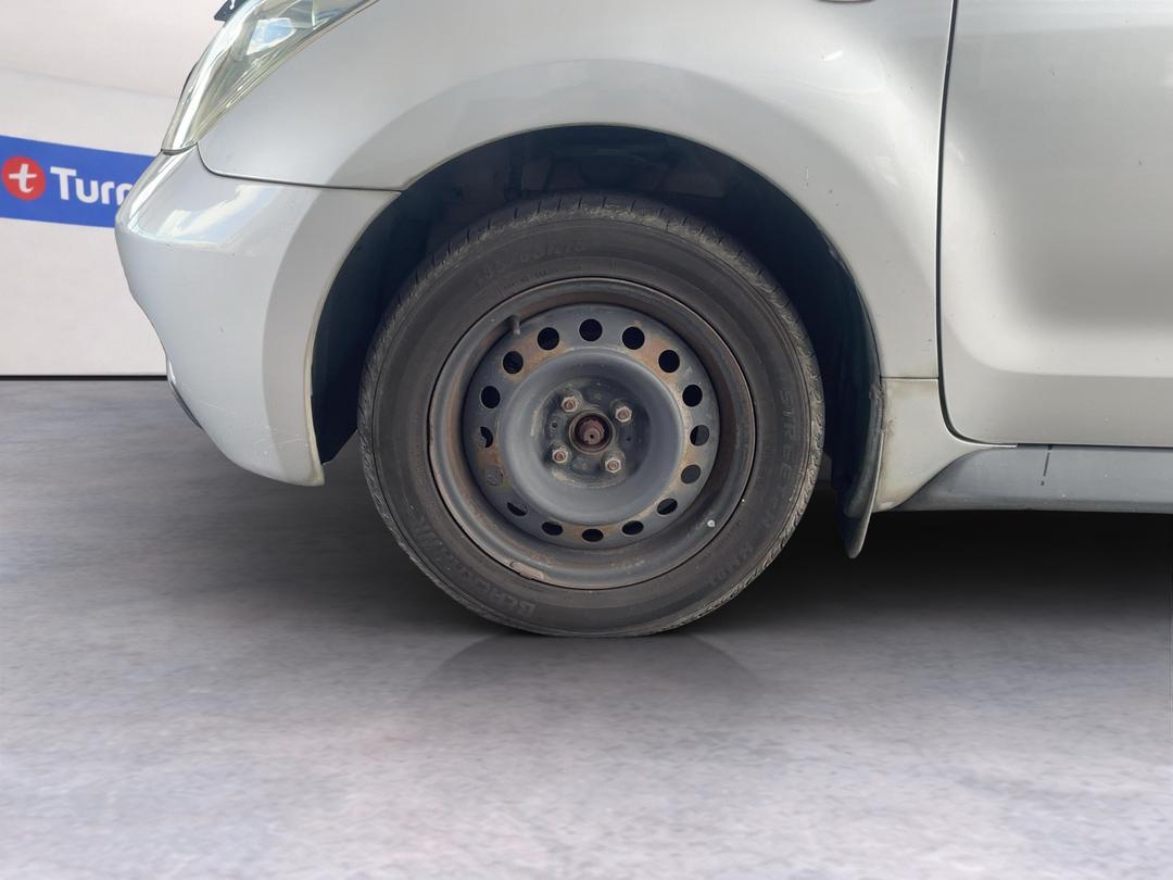 Photo '8' of Toyota IST Photo '8' of Toyota IST